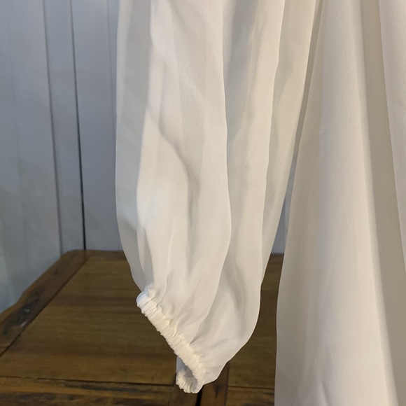 1.STATE Cold-Shoulder Blouse Size M New. NWOT - Picture 4 of 8